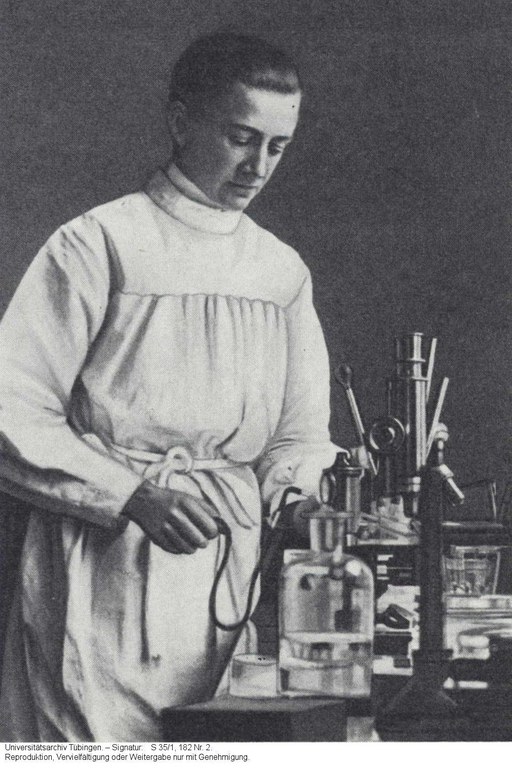 im Bonner Labor um 1912.jpg